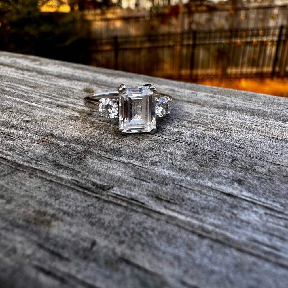.925 CZ 2.5 carat center stone ring - Picture 2 of 4
